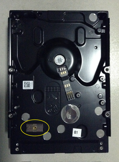 Hard disk connector to its PCB